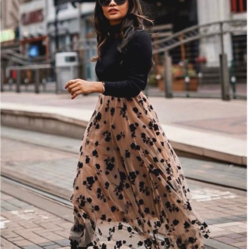 3D POSY DOUBLE-LAYERED MESH MIDI SKIRT IN CARAMEL
